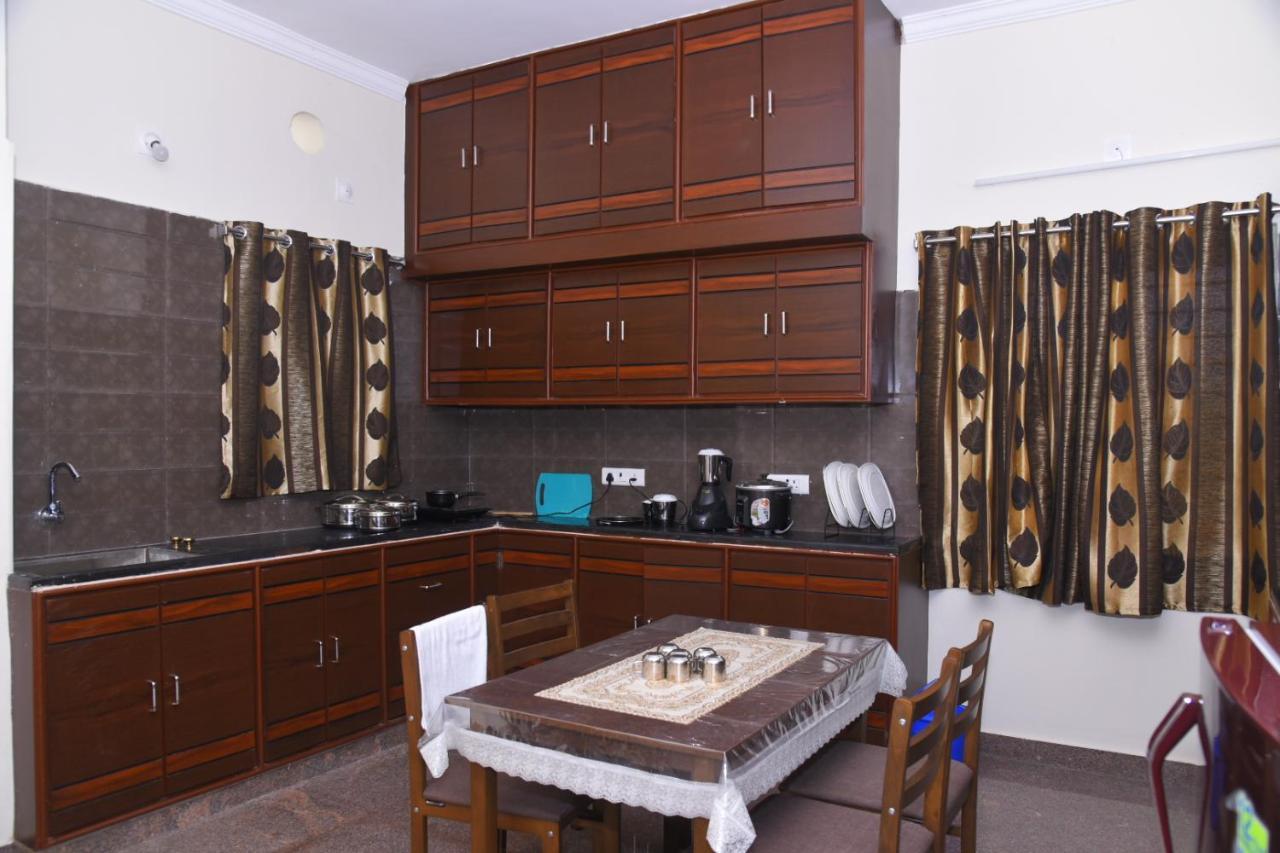 Four Seasons Home Stay Tirupati Ngoại thất bức ảnh