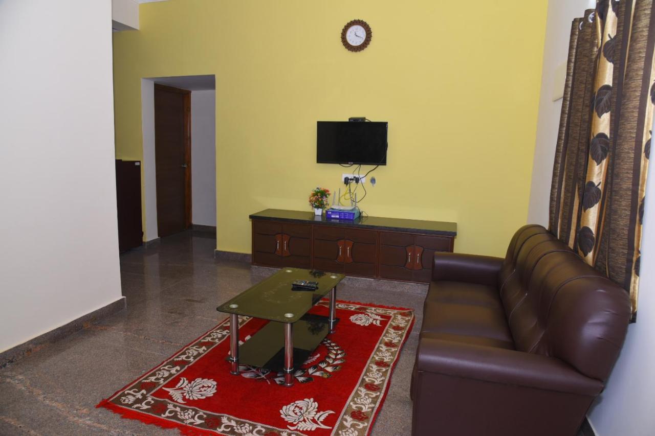 Four Seasons Home Stay Tirupati Ngoại thất bức ảnh