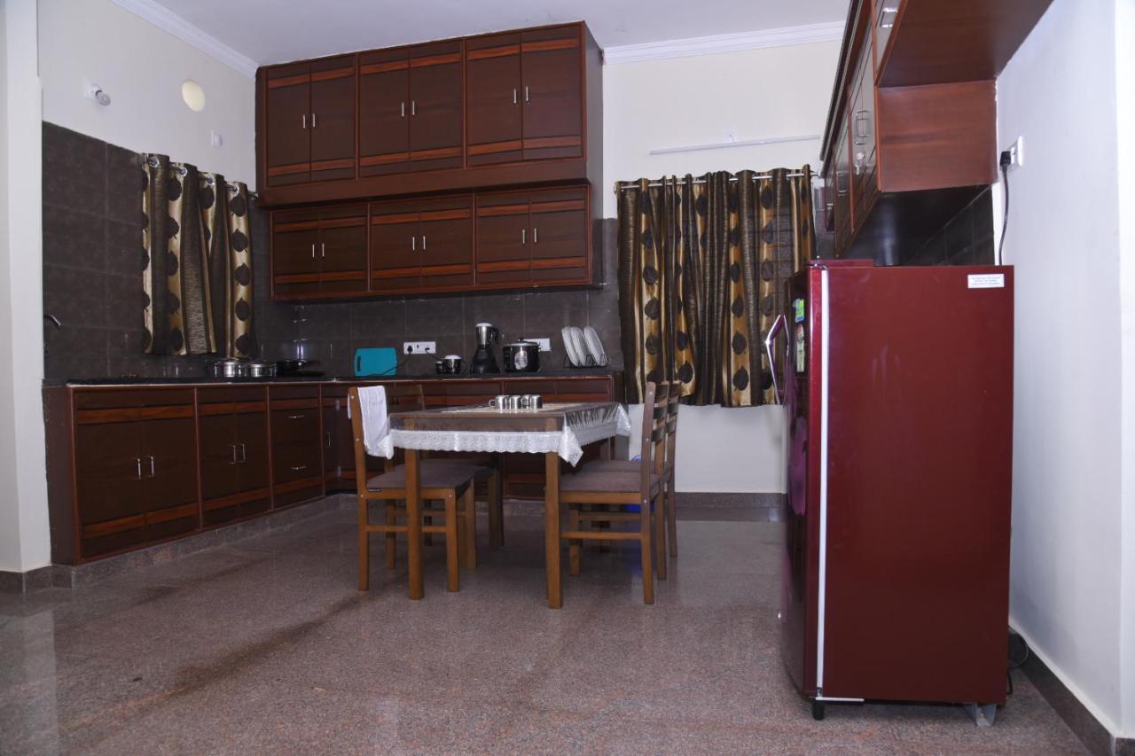 Four Seasons Home Stay Tirupati Ngoại thất bức ảnh