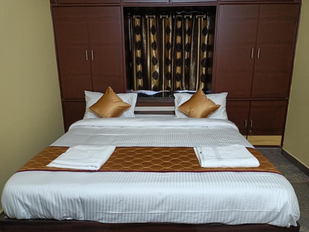 Four Seasons Home Stay Tirupati Ngoại thất bức ảnh