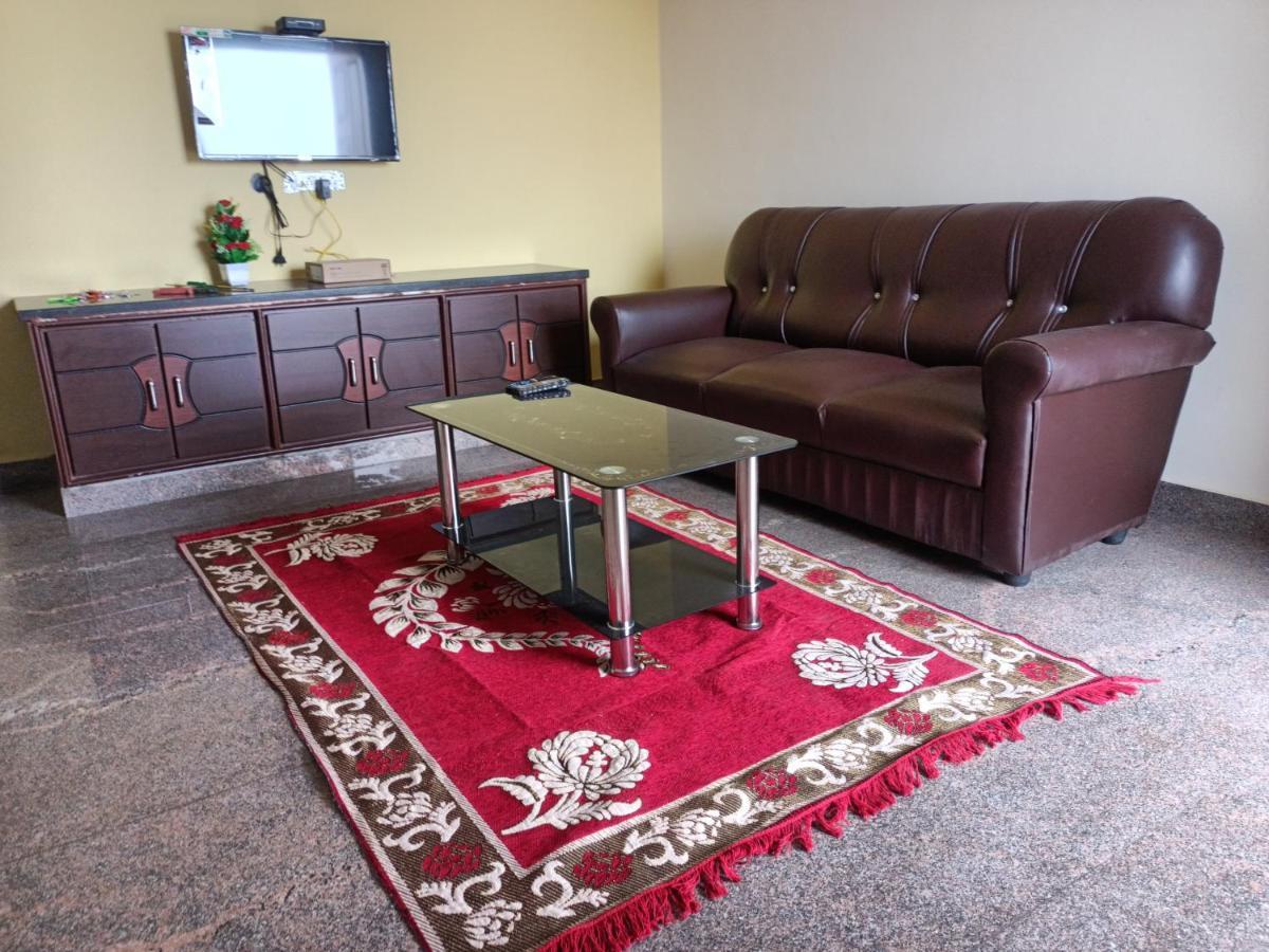 Four Seasons Home Stay Tirupati Ngoại thất bức ảnh
