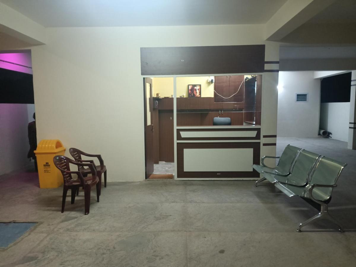 Four Seasons Home Stay Tirupati Ngoại thất bức ảnh