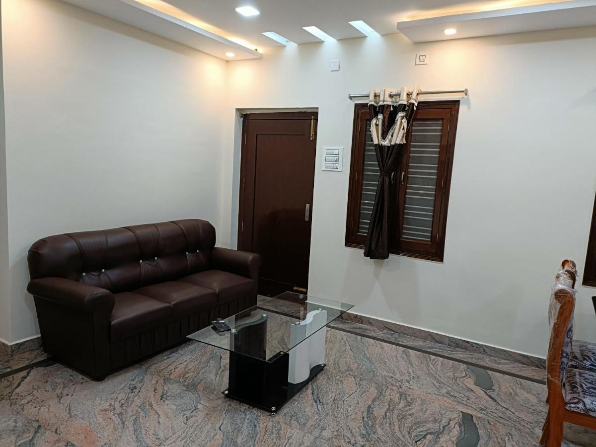 Four Seasons Home Stay Tirupati Ngoại thất bức ảnh