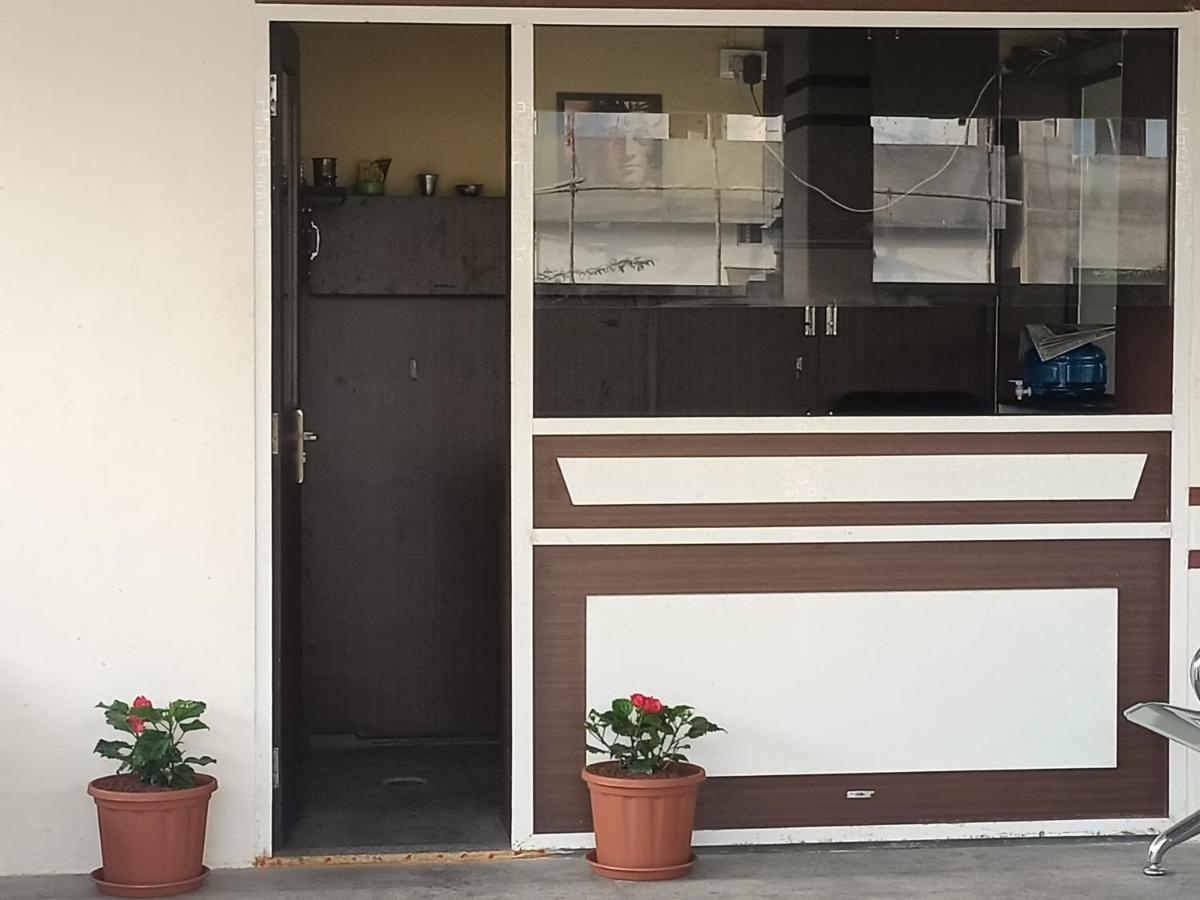 Four Seasons Home Stay Tirupati Ngoại thất bức ảnh