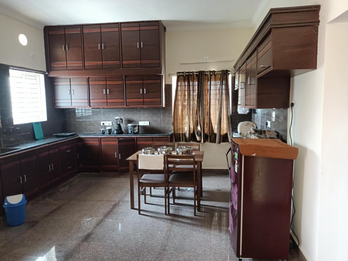 Four Seasons Home Stay Tirupati Ngoại thất bức ảnh
