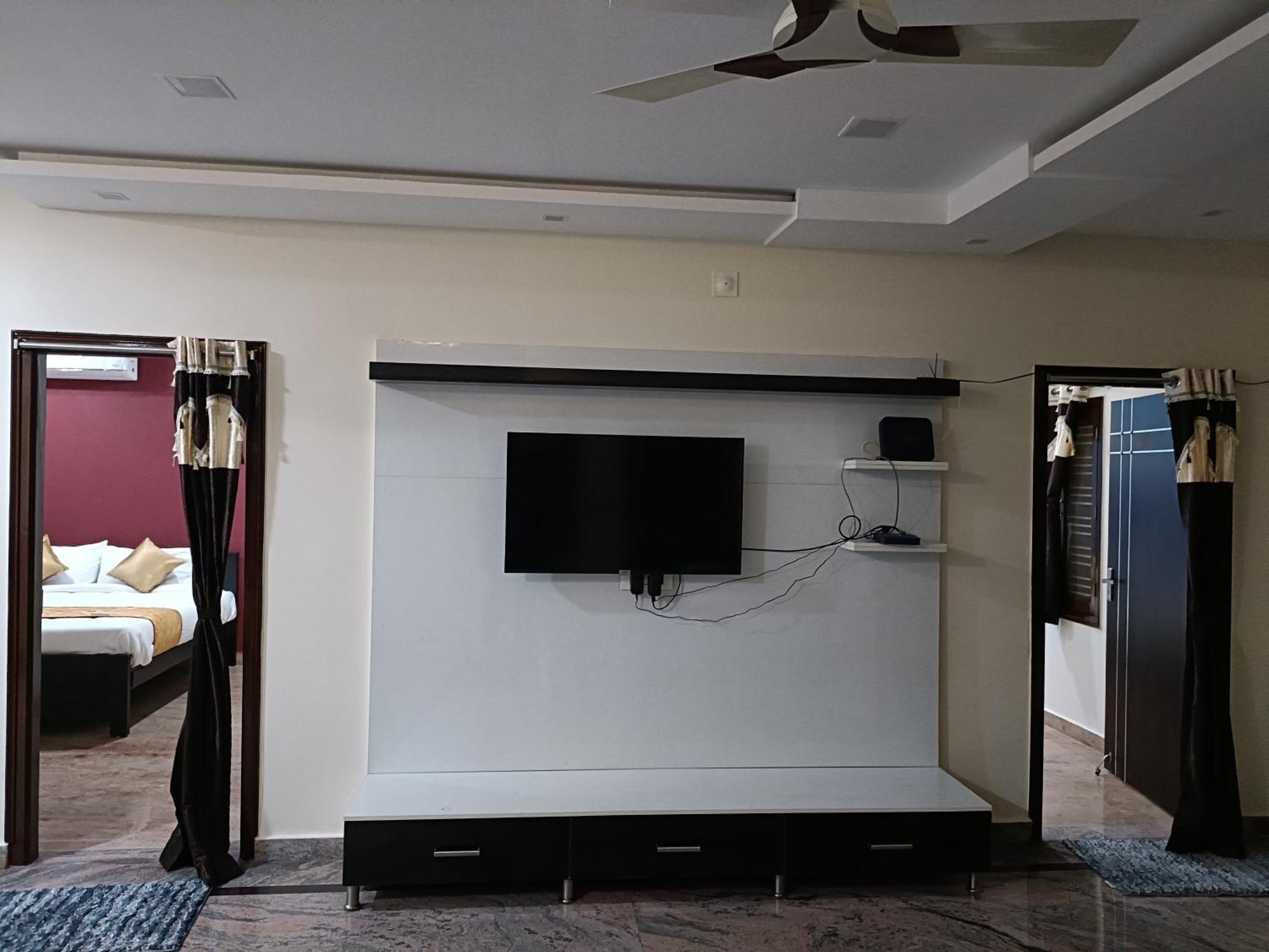 Four Seasons Home Stay Tirupati Ngoại thất bức ảnh