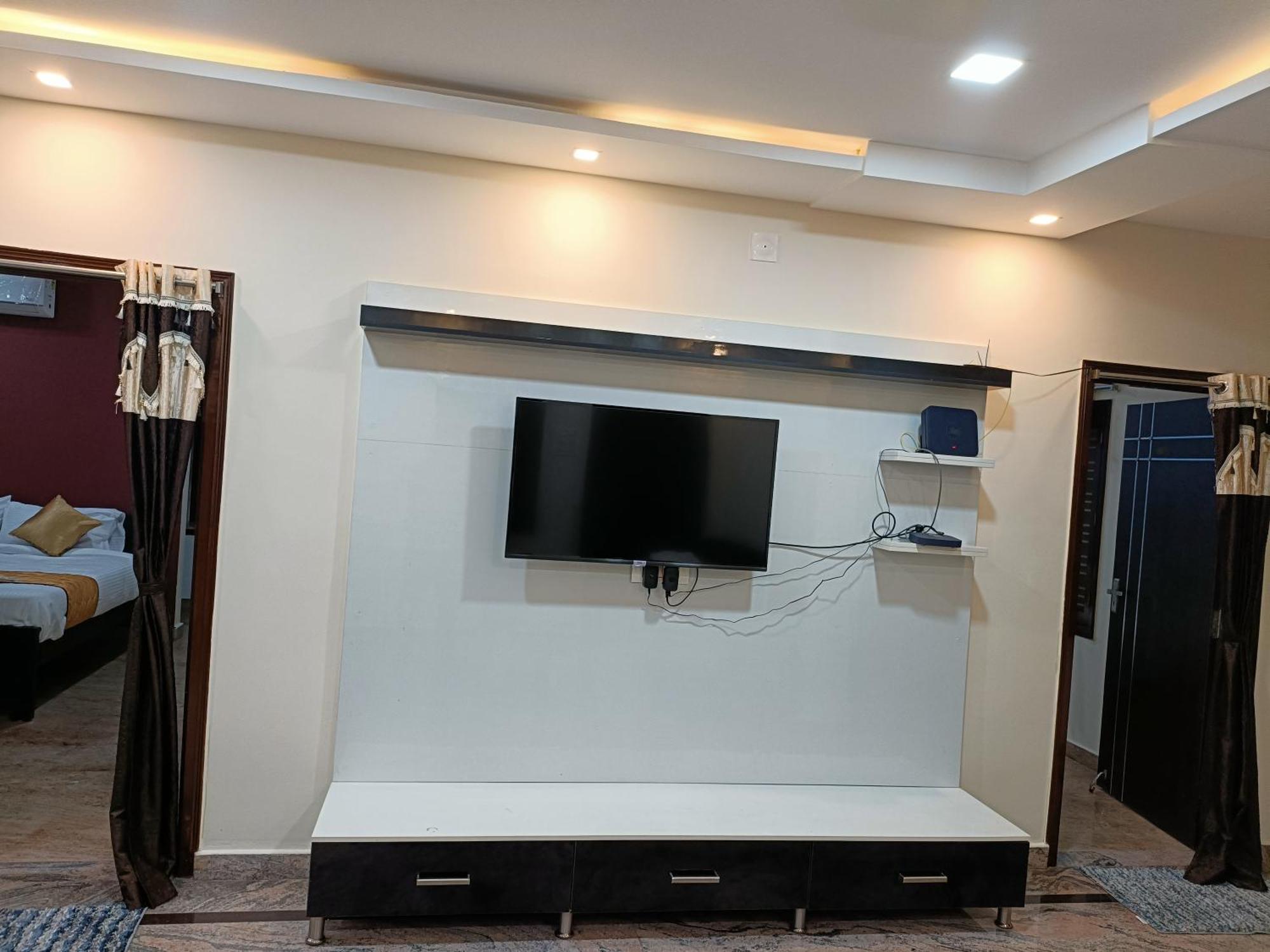 Four Seasons Home Stay Tirupati Ngoại thất bức ảnh